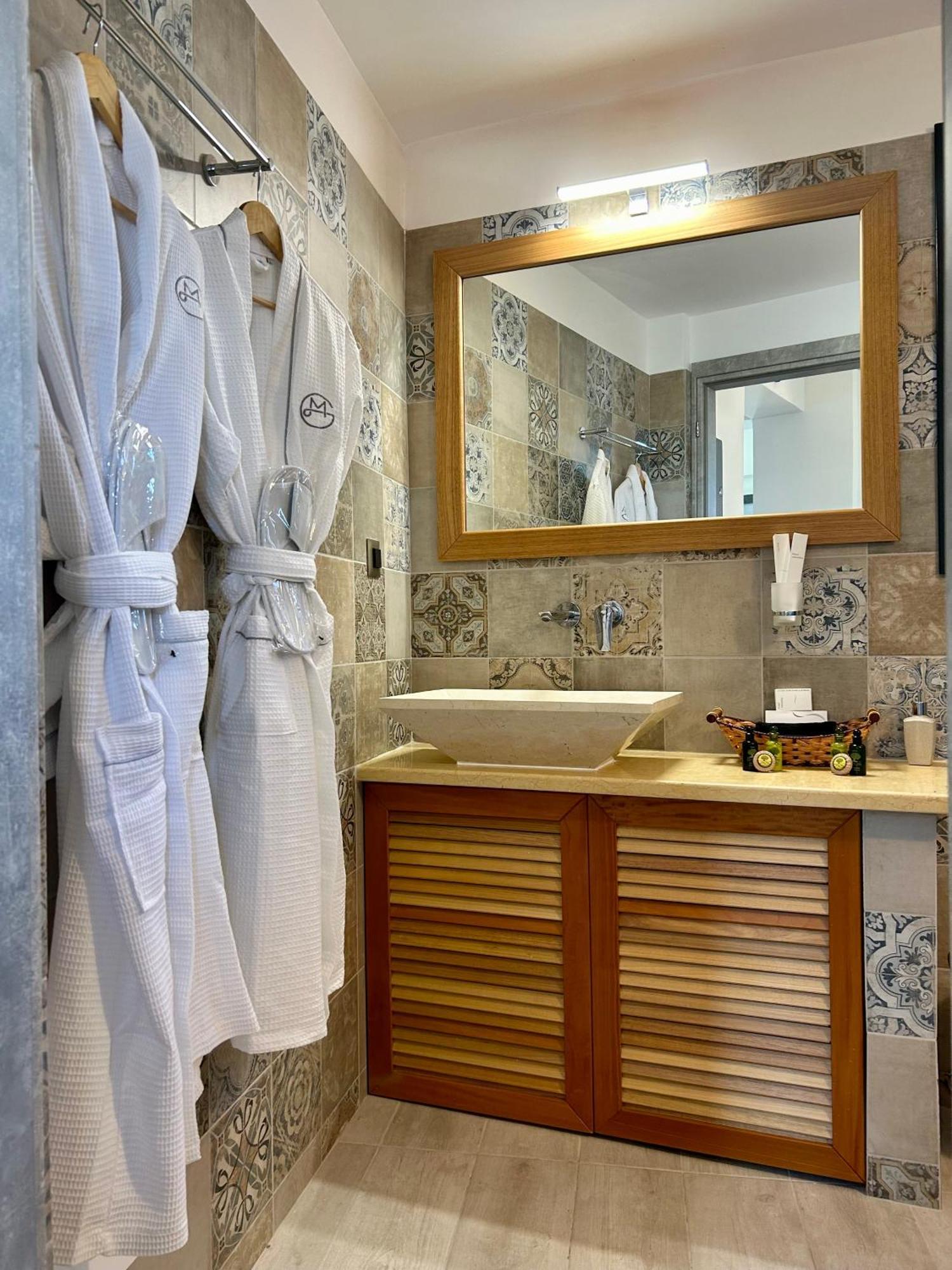 Golden Moments Luxury Stone B *